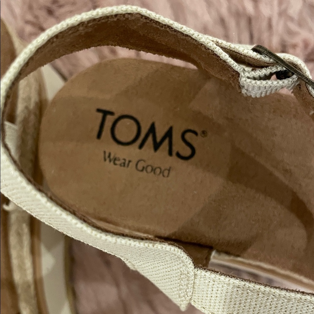 TOMS Noelani Women's Narural/Gold Metalic canvas Platform Sandals, size 9 NWT - Picture 2 of 7